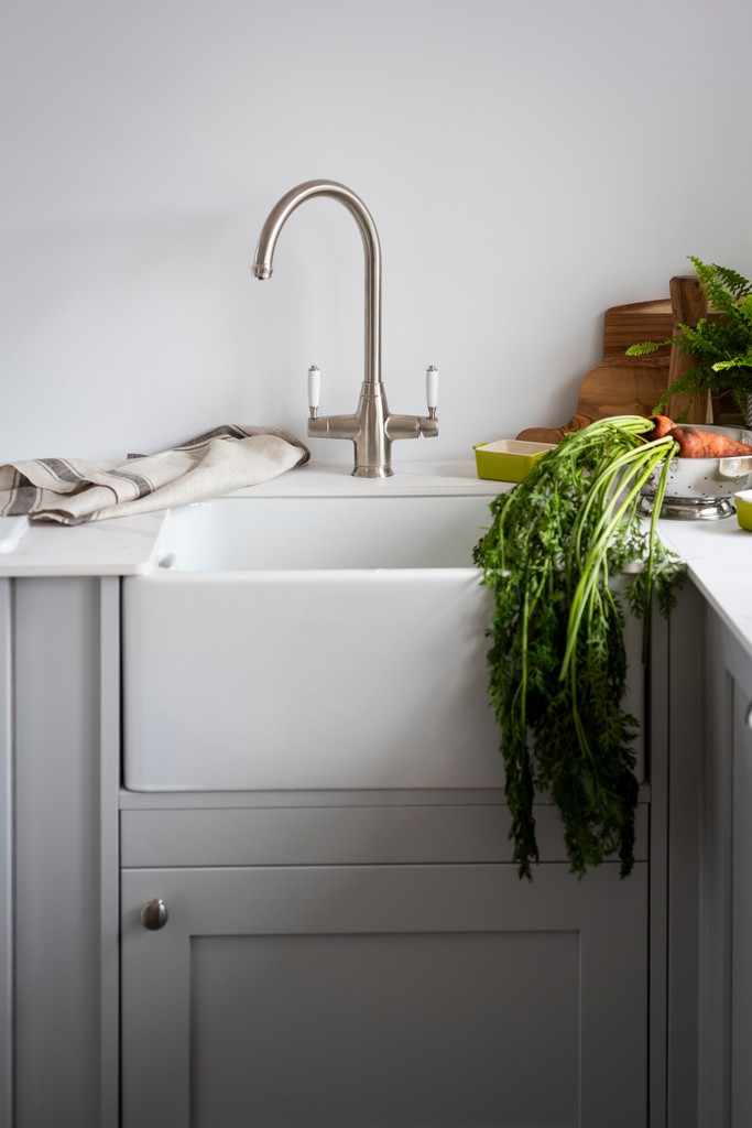 abodehome's tweet photo. Our range of ceramic sinks create a signature centrepiece in any kitchen! Inset or undermount, our sinks are expertly handcrafted and baked in premium fireclay with large bowl capacity and easy clean contours.

Find out more 🔗 https://t.co/IHUYCZypeU 

#Abode #Classically #Sinks https://t.co/Zdkh80z72e
