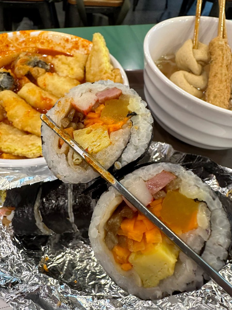 alicee1906's tweet photo. 韓国のナイトライフも同様に刺激的です。伝統的なレストラン、モダンなバー、屋台など、この街の活力と熱意を感じることができます。 https://t.co/vwGHjLpgnx