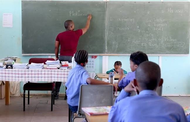 Zweli_Thixo's tweet photo. In my community we had a teacher called Mr Maphosa, a retired soldier that went to teaching because he claimed he had a calling for it.

All the subjects he was teaching he always got 100%. But that 100% involved parents, if you fail then your family must explain why you failed. One time one of my classmates failed every subject, Mr Maphosa went to ask his family, “Ifuze bani le ngane?”. The father of the family thought intwana was excelling, “Obvious ifuze mina le ngane nge...”. While he was still talking Mr Maphosa waphonsa impama. “Since yamoshwa nguwe izolungiswa nguwe”.

Mr Maphosa would randomly call the father, “Why ngathi ubukele uZalo, inzalo yakho iyenzile iHomework?”. The father didn't rest because kubethwa yena and his son. The whole community was now afraid of Mr Maphosa. 

I remember the time when the whole class failed an exam. UPhosa went house to house taking their TVs and leave them with Maths question papers. If the family wanted their television back, ingane kwakumele ithole 100%.

Months ended without them getting their TVs back and the community called a meeting for Mr Maphosa, abanye planning ukuthi they will beat him up. Mr Maphosa arrived in that meeting and gave everyone a class work, abezali beloko bethi, Eish!.. hayi ngeke kodwa!” but yet writing.

When the year ended the whole community knew mathematics and physics, when Mr Maphosa showed up you would hear a person singing, “2 times 2 is equal to 4”.

At church umfundisi wayeshumayela using Maths, “uJesu uyakwazi ukukunikeza u9, kodwa owakho kube ngu 3x3, waka makhelwane kube ngu 5+4. Omunye kube ngu 10-1. Kodwa nonke nino 9. So bazalwane yekan ukuzifanisa nabanye abantu.”

I remember when one mother died without completing iHomework yomntwana and Mr Maphosa requested that they bury her with a Mathematics question paper kwathiwa she will finish it off eZulwini.

Now as I type this most kids are in varsity because of Mr Maphosa. 🔥🔥