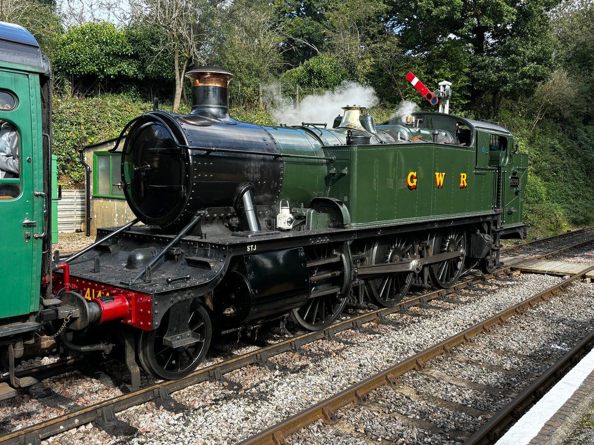 liftermac's tweet photo. A few hours spent at Medstead and Four Marks station on the @Watercress_Line at their recent Autumn Steam Gala. Thankfully the sun shone for once. https://t.co/Dorfgd9ZWU