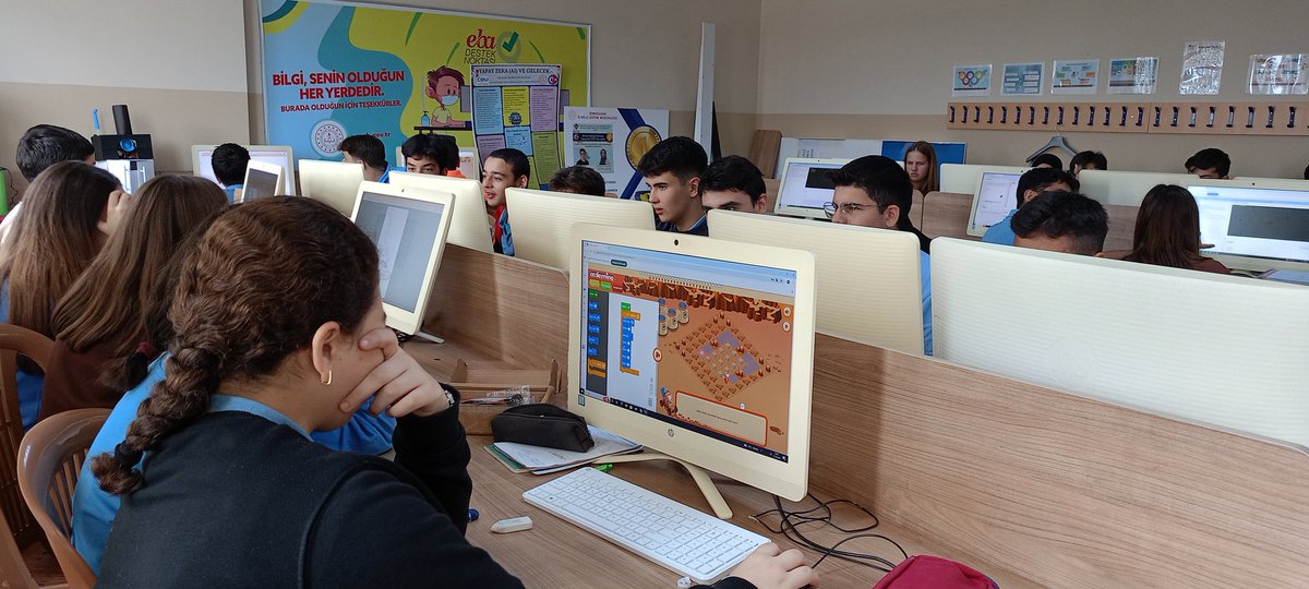 14-27 Ekim tarihlerinde düzenlenen Codeweek (Kod Haftası) etkinlikleri kapsamında, öğrencilerimizle birlikte çeşitli etkinliklere katıldık. Bu süreçte, Talent14 tarafından organize edilen TalentCup yarışmasına 10. sınıf öğrencilerimizle katılım sağladıksağladık <a href="/ERTOPISMAIL/">İsmail Ertop</a>