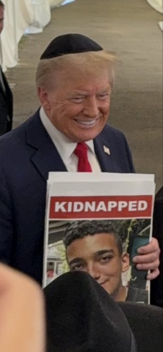 MarkHamill's tweet image. Who grins gleefully while holding a photo of a kidnap victim?
This isn't thumbs-up at a gravestone bad, but I can't help but wonder what the hostage's parents expressions were when they saw this image?
The man is mentally deeply unwell.
#WeirdAF
