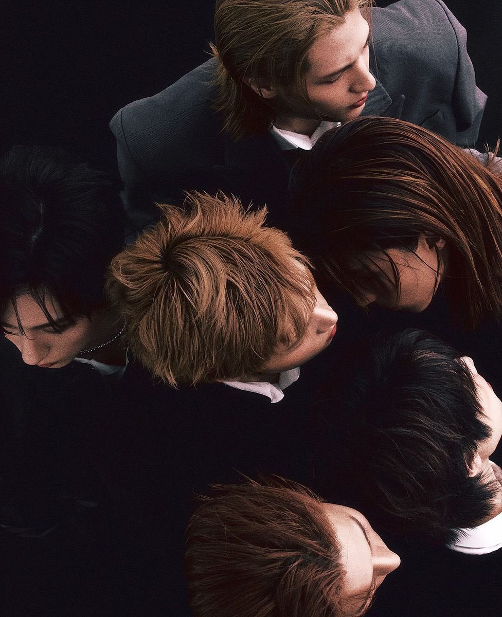 ajuynoona's tweet image. ADA YANG BISA EDIT JADI WALLPAPER GAKKKK?!?!?!?!?!