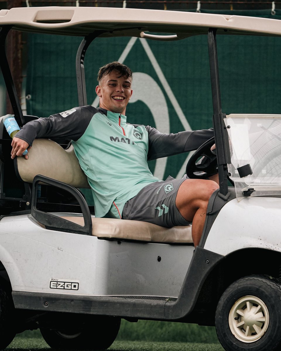 werderbremen's tweet image. Mit dem Keke-Shuttle bequem in die Woche starten. 💆‍♂️🚌

#Werder | #Topp