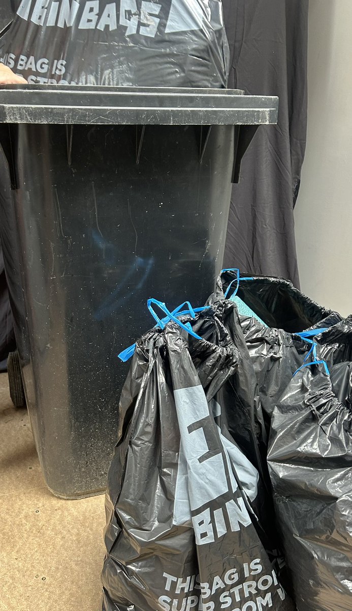 Trashmistress24's tweet photo. Time to pack these down … who wants to get in 🤔😜😈
#trash #trashfettish #blackbag #binbag #rubbish #shiny #compacted https://t.co/Tr4YT6jEYt