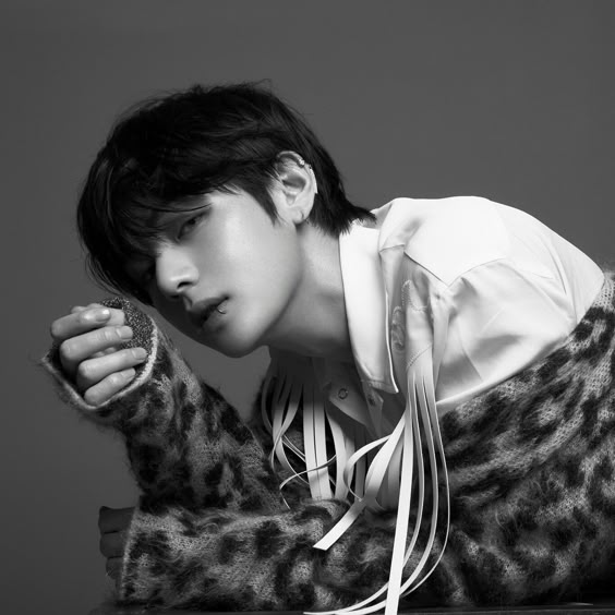 tetestream's tweet photo. 🚨 Give us 2,000 RTs + 1,000 replies for this tweet in 2 hours! Or else no new challenge today.

I voted for #V at #2024MAMAVOTE https://t.co/zxjQYEerDy