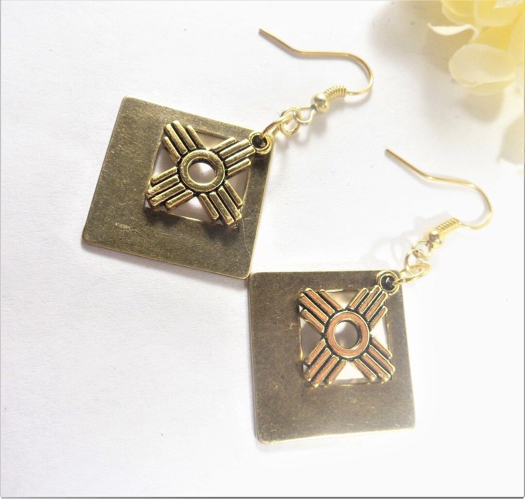 Add a touch of unique Southwestern style to your look with our Zia earrings in bronze gold. Perfect for all New Mexico lovers and a stunning gift under 20. buff.ly/4eW6LgM #ZiaJewelry #NewMexicoStyle #wiseshopper #NewMexicoLovers #ZiaEarrings