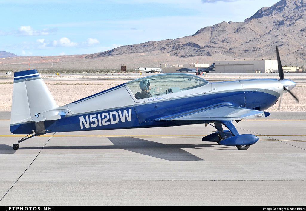 ivancp25's tweet photo. #AccidenteAéreo mortal de 1 avión acrobático #Extra300L (N512DW), durante unas acrobáticas en el show aéreo de #LasCruces Air & Space Expo, al Oeste del Aeropuerto Internacional de Las Cruces (LRU/KLRU) #NuevoMéxico #EEUU 🇺🇸. El piloto, Chuck Coleman, falleció. 1 muerto. 20-10-24 https://t.co/qp6yyiHuHC