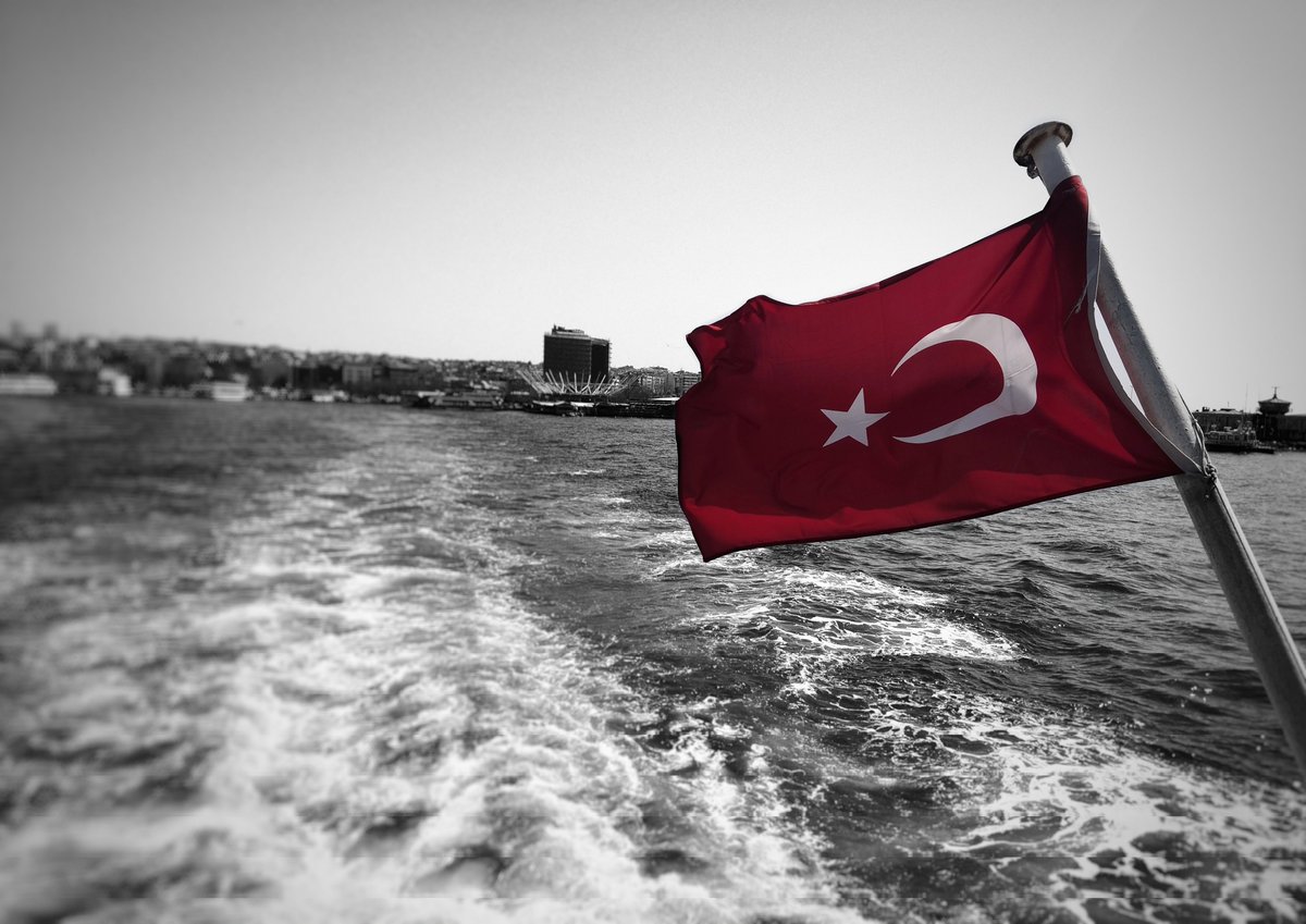 Ömrünü Amerika ve Siyonizm'in hizmetine adamış, ajanlık faaliyetleriyle ülkemin saf ve kolayca kandırılabilecek kesimlerini kullanarak ülkemize zarar vermeye çalışan o kişinin öldüğünü öğrendim. Ne faydasını gördük ne de adını anmaya değer buluyorum. 

İyi bilmezdim.