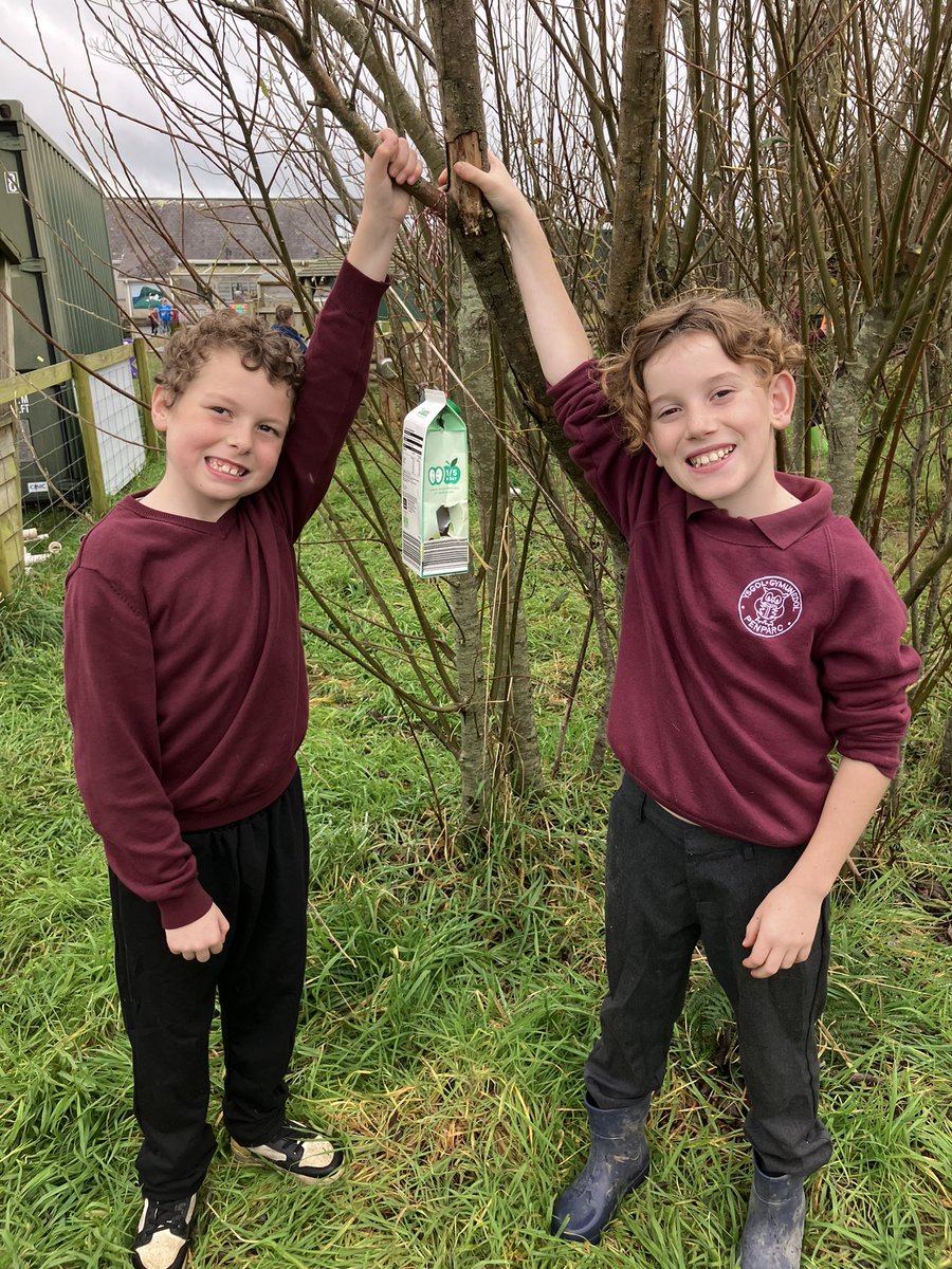 Pentre Ifan (@pentreifan) on Twitter photo Diwrnod arbennig ar y thema ‘Cynefin’ yn <a href="/YsgolPenparc/">Ysgol Penparc School</a>. Arolwg natur a gwneud gwesty trychfilod a bwydwyr adar o bethau wedi’u hail-ddefnyddio. Bach o wylltgrefft i orffen y sesiwn a pharm yn Joio! #lletyllesysgolpenparc #natur #joio Diwrnod arbennig ar y thema ‘Cynefin’ yn <a href="/YsgolPenparc/">Ysgol Penparc School</a>. Arolwg natur a gwneud gwesty trychfilod a bwydwyr adar o bethau wedi’u hail-ddefnyddio. Bach o wylltgrefft i orffen y sesiwn a pharm yn Joio! #lletyllesysgolpenparc #natur #joio