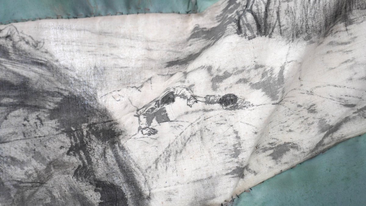 This week's #ArtTherapistsArt is by Dain Jeong (<a href="/dain/">dain</a>.arts), an art psychotherapist based in London. ⁠
⁠
💬 "Made by bed made in bed, art held me to rest in my bed during grief process"⁠
⁠
🔗 Find out how to submit your artwork: baat.org/galleries/abou…