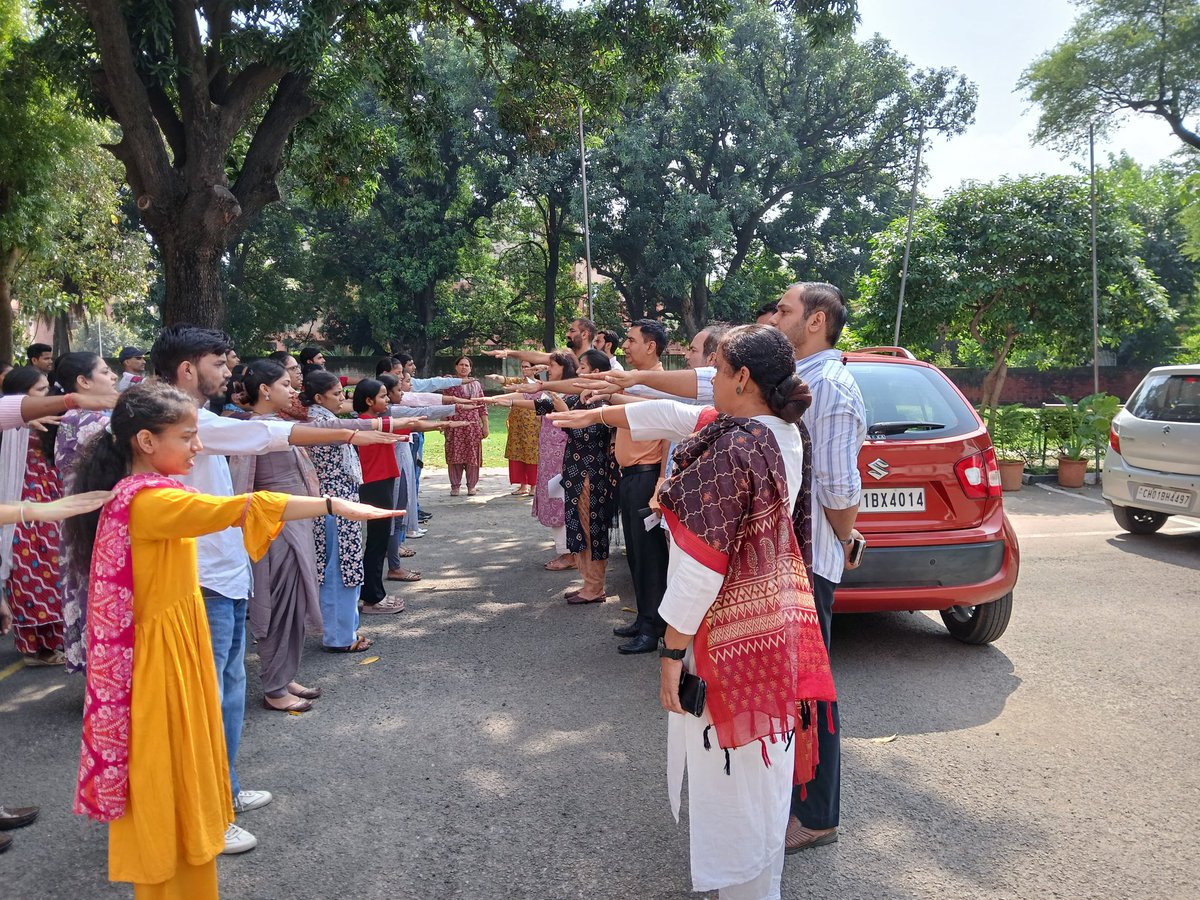 SCERTCHD_32's tweet photo. Special Campaign 4.0 
 #Specialcampaign4.0
#swachbharat 
#cleanlinessdrive 
#SwachhataHiSeva32Haii
#moeindia@NcTeDelhi 
#scertutchandigarh
#Pledge Taking https://t.co/PxdCOeluov