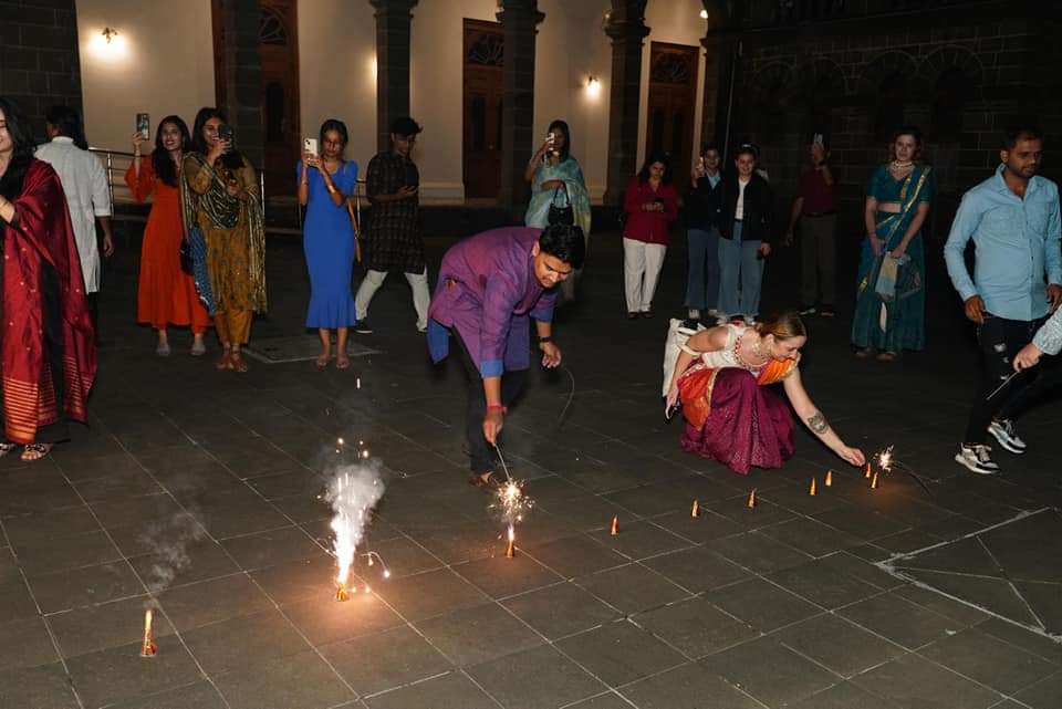 IccrPune's tweet photo. ICCR SUB ZONAL OFFICE, PUNE in collaboration with International Centre, Savitribai Phule Pune University(SPPU) celebrated Diwali Festival for the benefit of ICCR and self financed International students on Thursday 17 October 2024 at Sant Dnyaneshwar Hall, Main Building, SPPU. https://t.co/u23p99QrFE