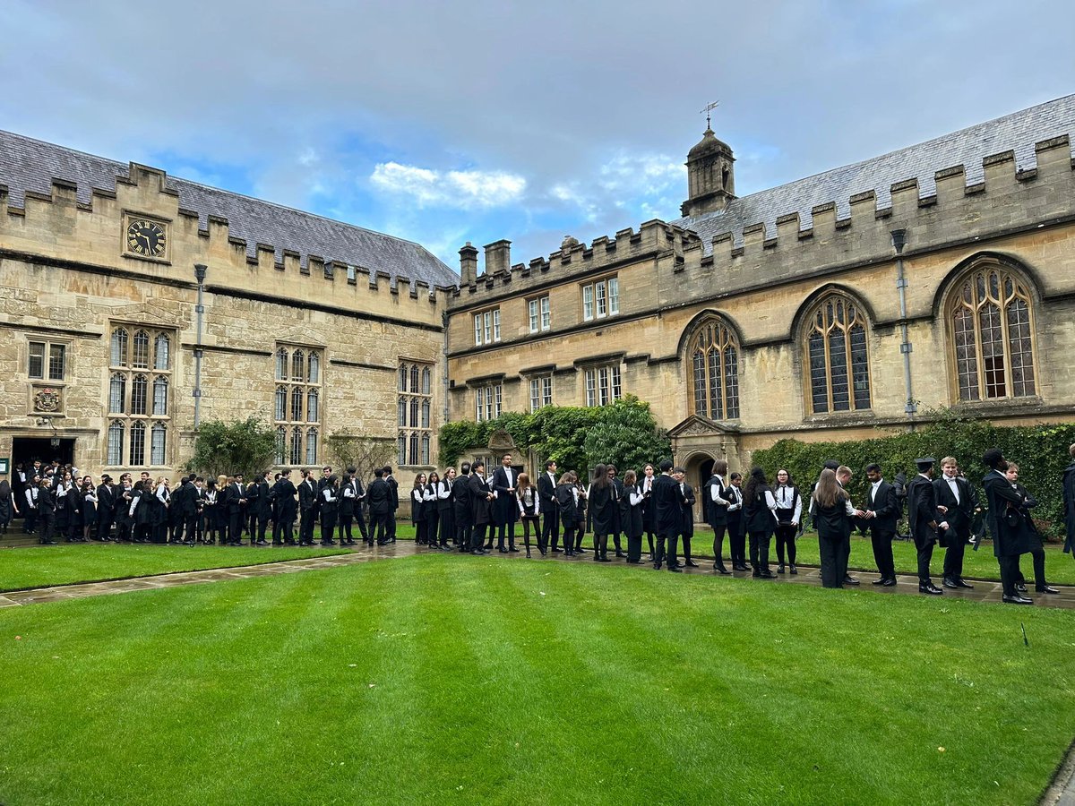 On Saturday, we celebrated Matriculation Day, when our newest Jesubites were officially welcomed into the University community!🎓✨️ Congratulations everyone &amp; we hope you're settling in to College life. 

#Matriculation #OxfordUni  #OxfordStudents #MatriculationDay