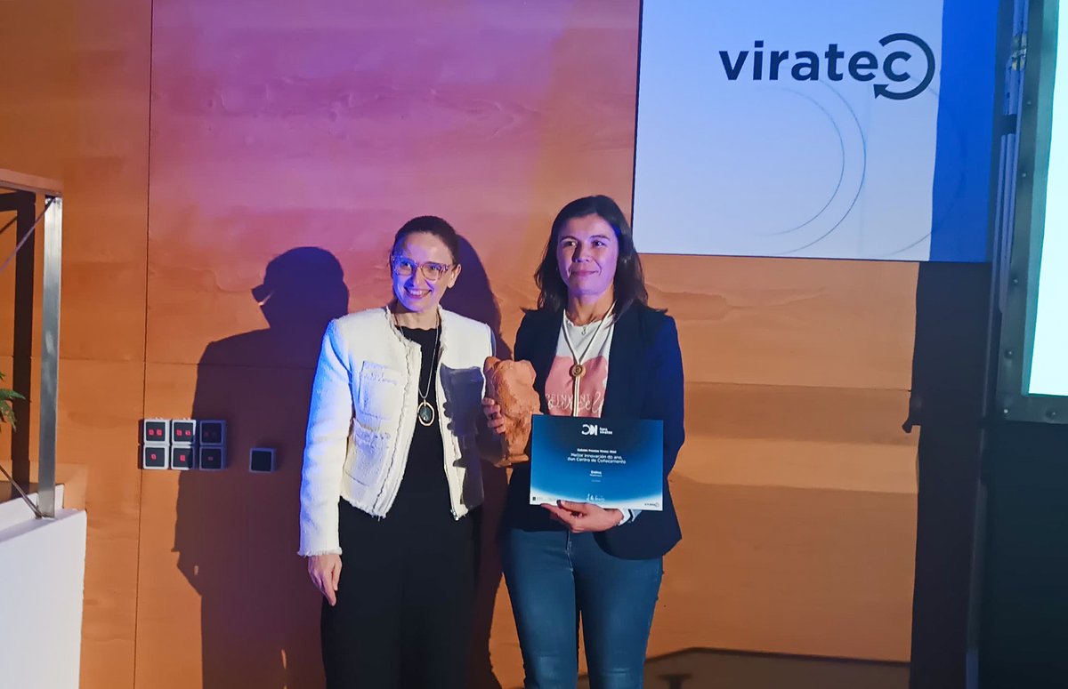 👏👏👏Excelente nova! O proxecto #PRETENACC gaña o premio de Innovación de <a href="/ViratecGalicia/">Viratec</a> categoría Centros de Coñecemento. #AngelesVal en representación do equipo, recolle o premio da man da Directora de <a href="/axenciaGAIN/">Axencia Galega de Innovación</a>  Moitos Parabéns! <a href="/AnuskaMosquera/">Anuska Mosquera Corral</a> <a href="/AlbaPedrouso/">Alba Pedrouso</a> 
<a href="/cretus_usc/">CRETUS</a>