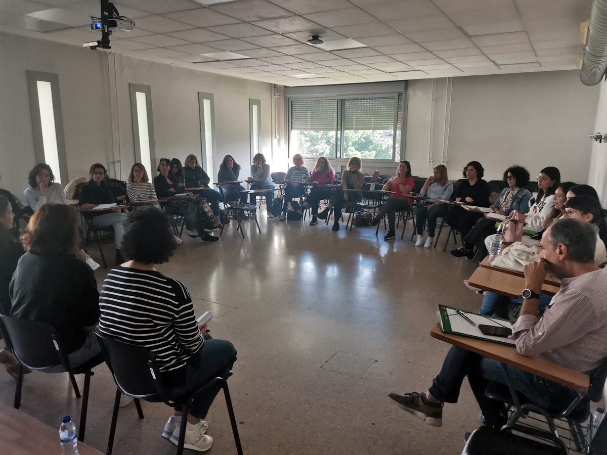 ESCOLA SANT IGNASI (@escola_stignasi) on Twitter photo Aquest passat dissabte vam poder compartir el nostre projecte "El rol de les famílies" a les sales d'experiències de les XVI Jornades d'innovació a l'educació infantil de l'<a href="/ICEUAB/">ICE de la UAB</a> Les famílies com a part imprescindible de l'escola. Gràcies per convidar-nos! @Pepllenas Aquest passat dissabte vam poder compartir el nostre projecte "El rol de les famílies" a les sales d'experiències de les XVI Jornades d'innovació a l'educació infantil de l'<a href="/ICEUAB/">ICE de la UAB</a> Les famílies com a part imprescindible de l'escola. Gràcies per convidar-nos! @Pepllenas