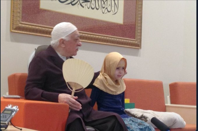Arap dini, Fethullah Gülen denilen ilkokul mezunu kıytırık bir imamın, ülkeyi ele geçirmesini sağlayacak kadar güçlü ve tehlikeli bir araçtır.