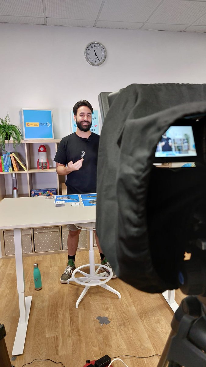 CienciaULL's tweet photo. 🎦 Hoy hemos grabado un nuevo capítulo de la serie "Laboratorio Virtual Conecta Cienci@ULL", con el taller titulado, Biodiversital: TCG.
Fue impartido por el investigador de la @ULL, @BiodiverSiTal 🍃🌳
#LabVirtual #ConectaCienciaULL https://t.co/4XRDhKCiW4