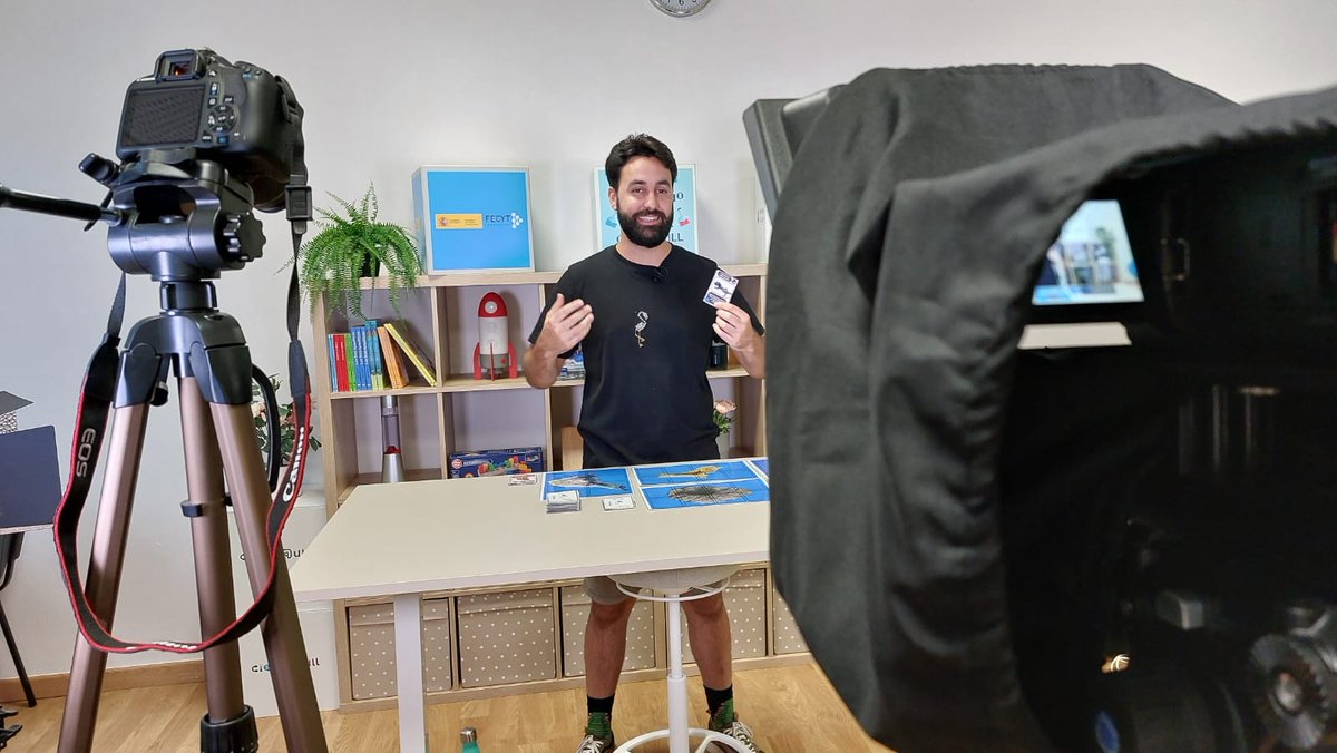CienciaULL's tweet photo. 🎦 Hoy hemos grabado un nuevo capítulo de la serie "Laboratorio Virtual Conecta Cienci@ULL", con el taller titulado, Biodiversital: TCG.
Fue impartido por el investigador de la @ULL, @BiodiverSiTal 🍃🌳
#LabVirtual #ConectaCienciaULL https://t.co/4XRDhKCiW4