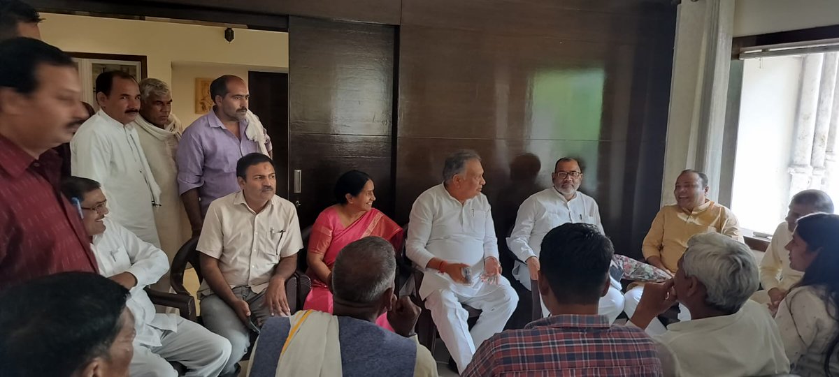 palvivek02's tweet photo. आज राष्ट्रीय लोकदल कार्यालय दिल्ली पर पूर्व विधायक मिथलेश पाल जी के लिए मीरापुर विधानसभा पर टिकट की मांग हेतू पाल समाज का डेरा.
@RLDSpeaks @jayantrld @narendramodi @AmitShah @JPNadda @TeamRLD1 https://t.co/ahSV3vbbhS