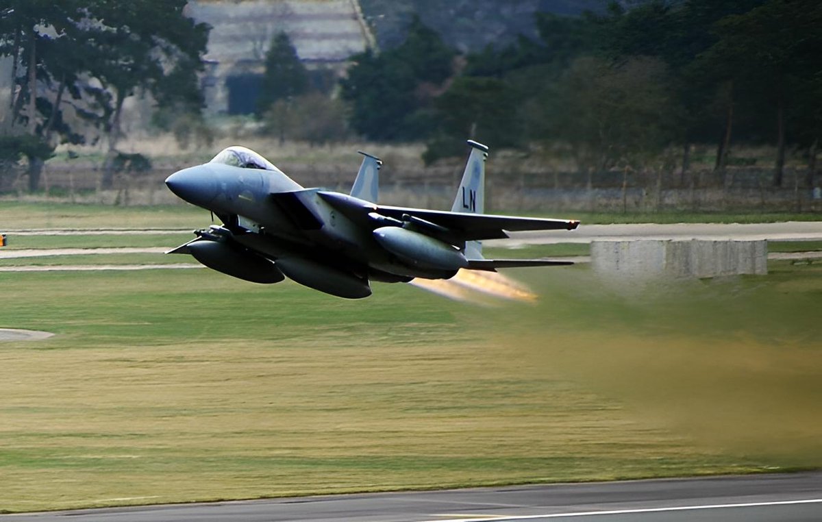 oxuazturkce's tweet photo. ABD donanması: Kaybolan pilotların cansız bedenlerine ulaşıldı:
#USA #gundem #haberle #Pilot 
https://t.co/BopB2MvVWY https://t.co/PVLaNL09XP