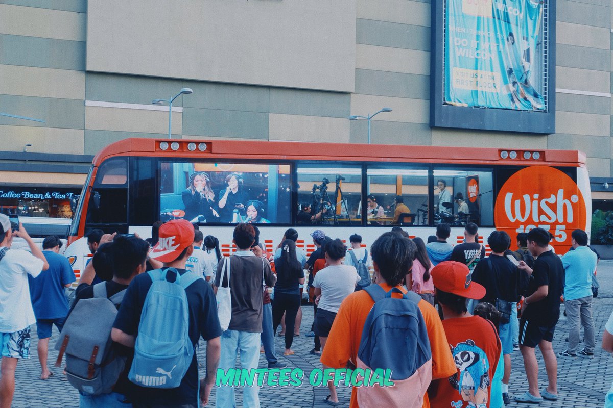 minteesph_ofc's tweet photo. [241015] @MintMagicPH Wish Roadshow - South Park Center, Muntinlupa City

Words are not enough to say how much we are proud of you Four! 

#MintMagic #MinteesOfficial #MintMagicOnWishBus https://t.co/IMW7CHHADq