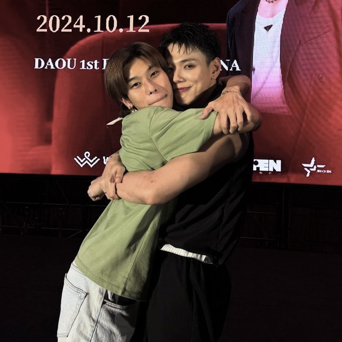 wonderwallduo's tweet photo. ร้อยคนต่อแถวจีบเธอ                                 กุแซง https://t.co/mW8nWSzjEd