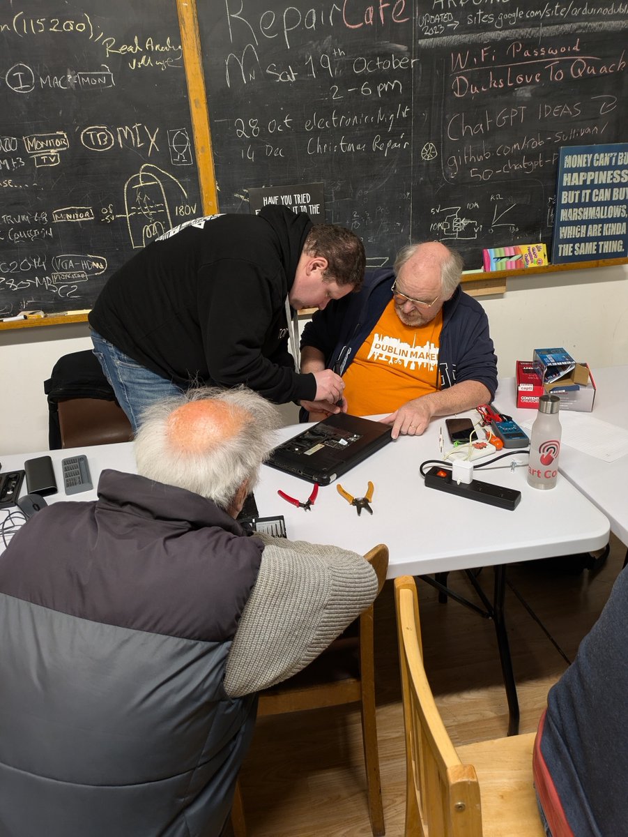 We had a brilliant #RepairCafe for #InternationalRepairDay last Saturday. Our members and community fixers did repairs, saving all sorts from going to landfills.
#repairday
