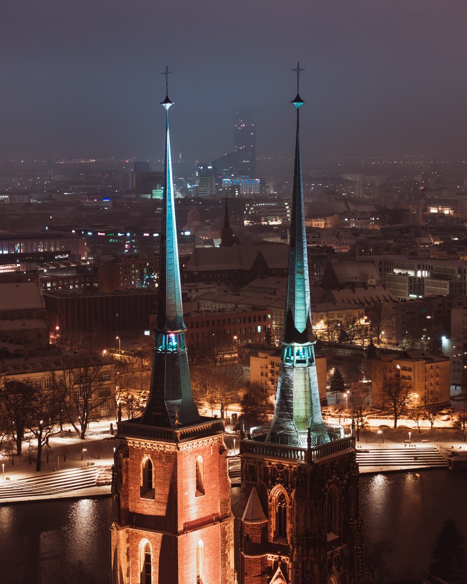 belu_p_fly's tweet photo. Ostrów Tumski in winter. As I mentioned, I'm continuing to upload overdue photos, this time with snow as well (January).
#winter #wroclaw #ostrowtumski #uniwroc #skytower #wroclawofficial #przystanekdolnyslask #visitwro #dolnyśląsk #kochamwroclaw https://t.co/oDXraxaEow