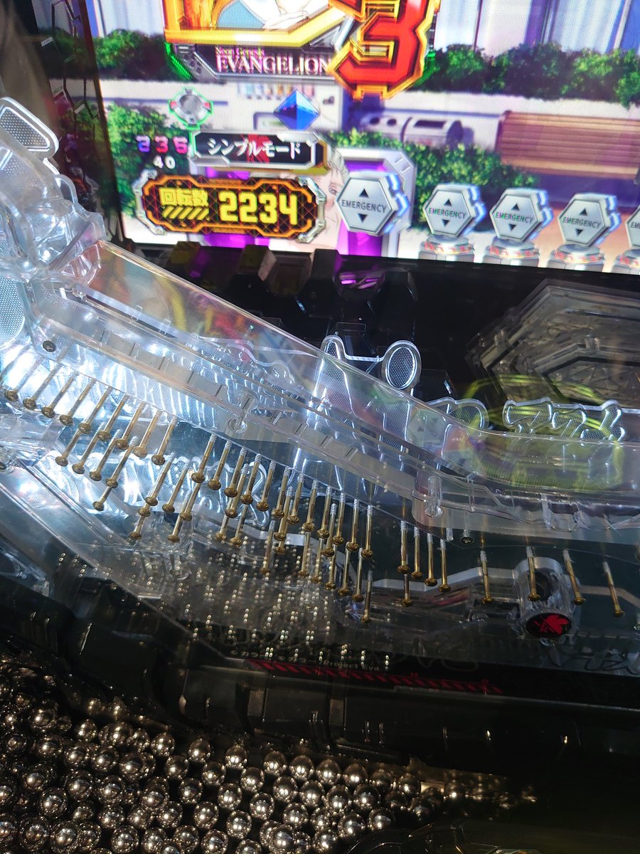 SinbaxSinba's tweet photo. 最近のパチンコは10万��ゃ足りんの？ https://t.co/7sHP8u5XsP