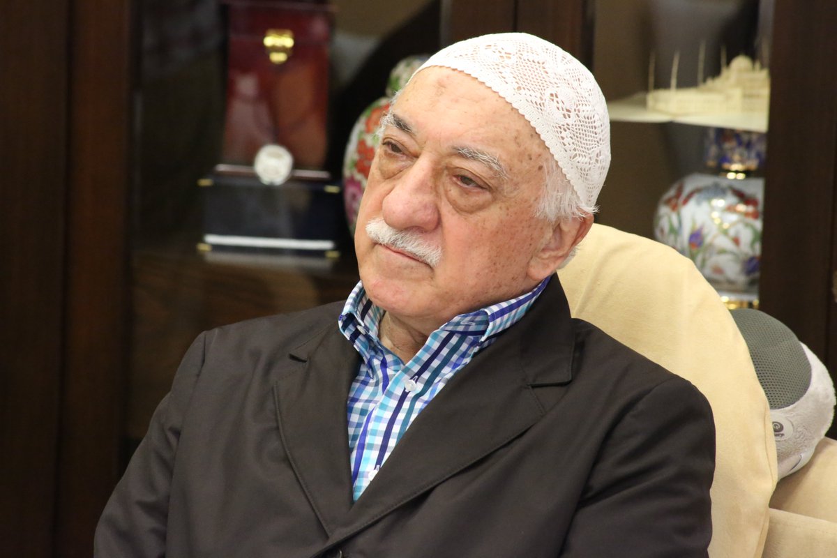 osmansimsek_1's tweet image. &quot;İnnâ lillâhi ve innâ ileyhi râciûn.&quot;
Muhterem Fethullah Gülen Hocaefendi ruhunun ufkuna yürüdü.

***
Şahitliğim ne ifade eder; öyle de olsa şahidim:
Sevgili Hocam, sen hayatını Hak yoluna ve insanlığa hizmete adadın; ömür boyu sadece rıza ve likâ aradın; iman ve İslam…