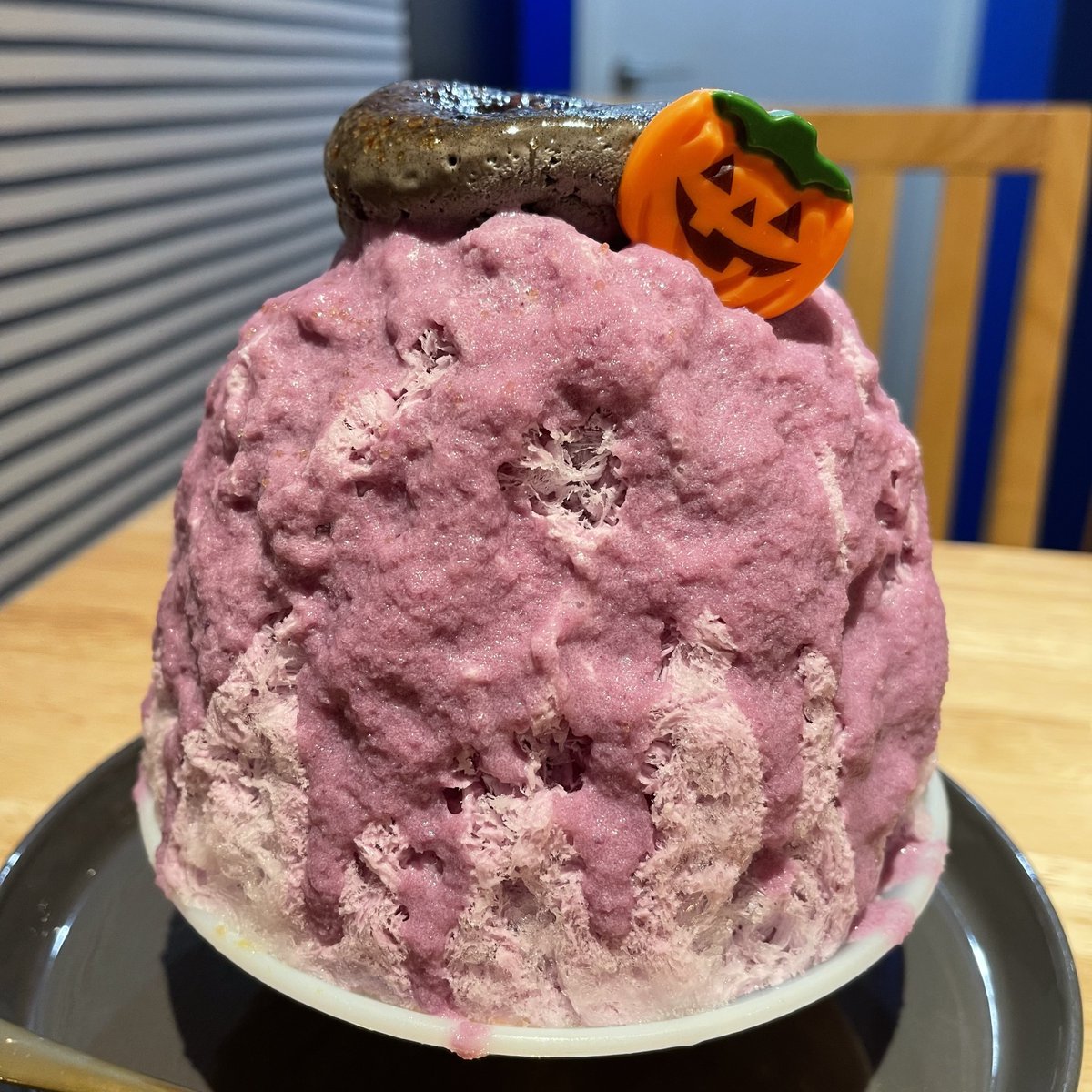 Kana_Peachtree's tweet photo. 日暮里(東口)にある「CAFE GOOD DAY」さん🍧💫
・みたらし
・ハロウィンスペシャル
#かき氷
#東京かき氷
#日暮里かき氷
#CAFEGOODDAY
#桃氷の民 https://t.co/a595R5HICj