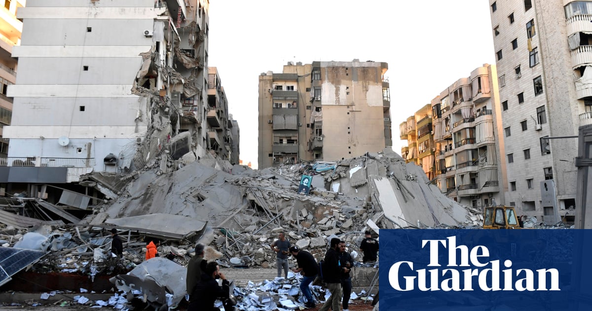 guardianweekly's tweet image. Israeli airstrikes on Lebanon hit branches of Hezbollah-linked bank dlvr.it/TFYsmJ