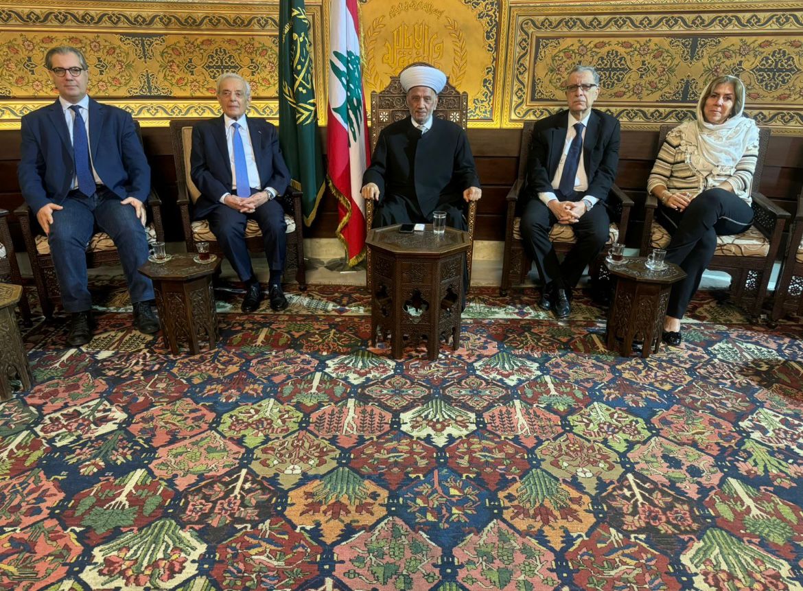 "ملتقى بيروت" طالب بفرض الأمن في بيروت بحزم، وعدم التساهل مع مثيري الشغب والفتنة.

استقبل مفتي الجمهورية الشيخ عبد اللطيف دريان في دار الفتوى، وفداّ من الهيئة الإدارية لـ "ملتقى بيروت" برئاسة رئيس الملتقى الدكتور فوزي زيدان الذي قال بعد اللقاء:: "تداول الوفد مع سماحته في الأوضاع