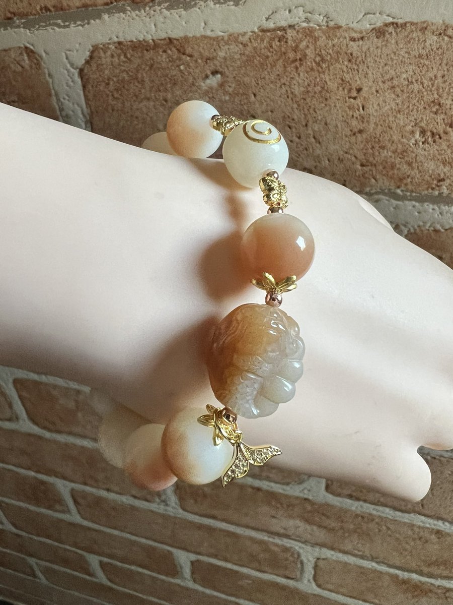 moons_stone_box's tweet photo. 菩提根デザインブレスレット
身を守る実
#お守りブレスレット
#インドネシア
#菩提根 https://t.co/6OMqoKNqPw