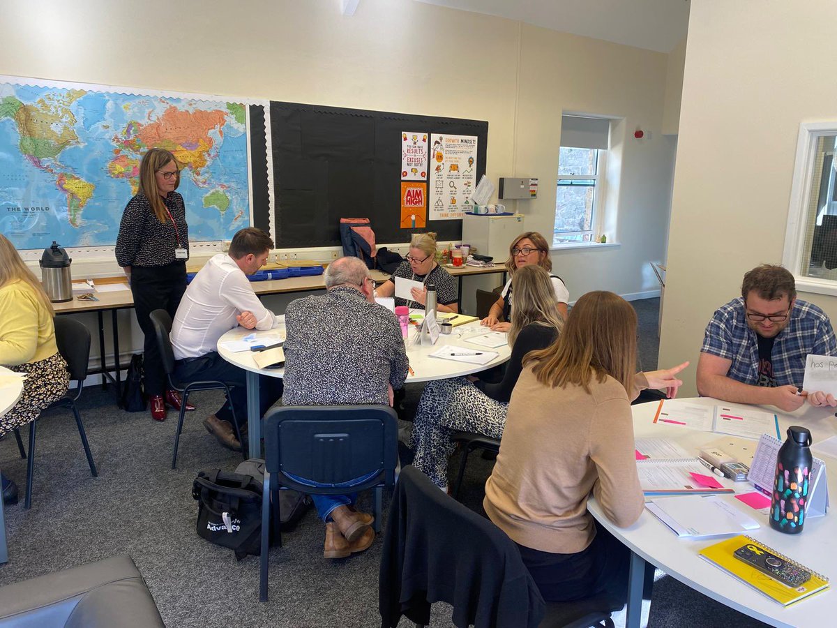 amanda_Lexonik's tweet photo. Excellent two days training in Advance with staff from @embarkfed developing vocabulary, comprehension and fluency. Looking forward to hearing how you get on 📚⭐️
@LexonikST 
@BCSchool1 @ParksideSch @AldercarHigh @AGS_Wirksworth https://t.co/Qct6ZxI377