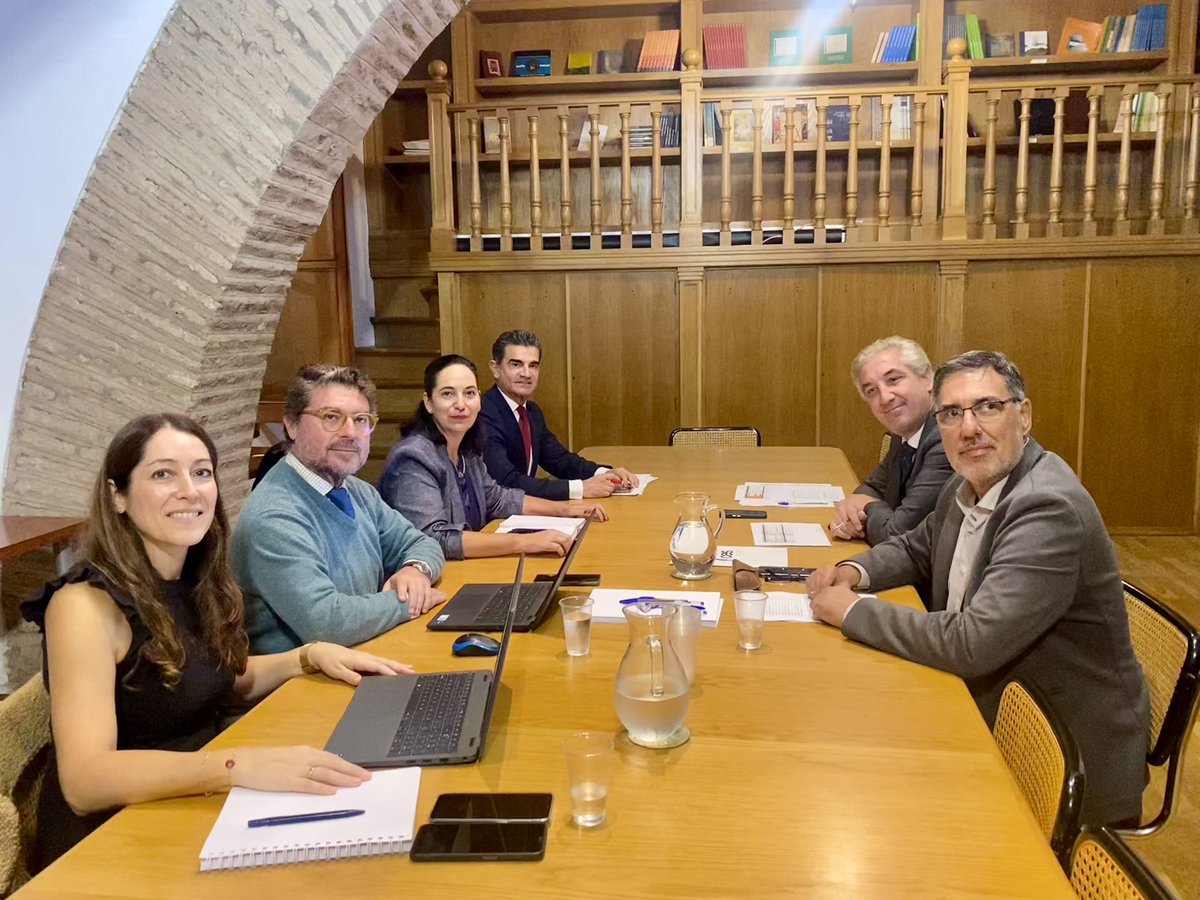CES_Sevilla's tweet photo. 🏆 Reunión del jurado de los Premios de Responsabilidad Social Empresarial #RSE 🌍🤝 de la @DIPUSEVI y la @CES_Sevilla , con la colaboración de @Endesa, para deliberar sobre los galardonados 🥇 en la edición 2024 📅
#EmpresasComprometidas
#EmpresasdeSevilla https://t.co/7aCFIje3D0