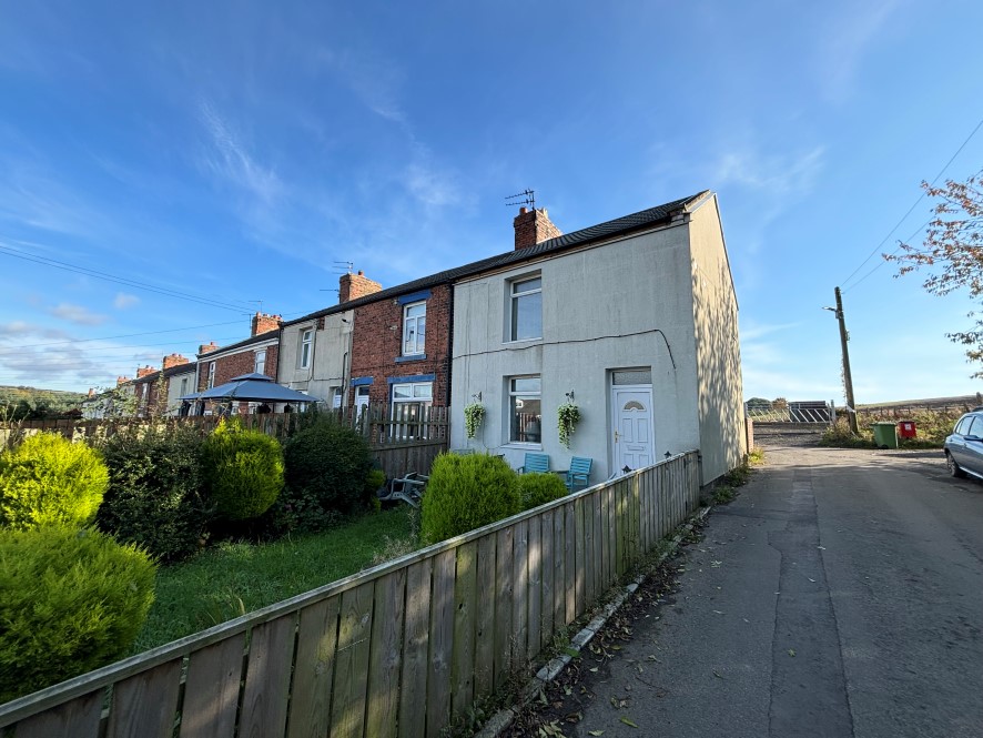 auctionhousene's tweet image. Green pastures await with this buy-to-let opportunity! 

1 Pasture Row in #Eldon has a guide price of £25,000 - £30,000+ and is currently let to a long-term tenant, producing £4,800 per annum. 

Discover more about this 2 bedroom terraced home here: brnw.ch/21wNXtv