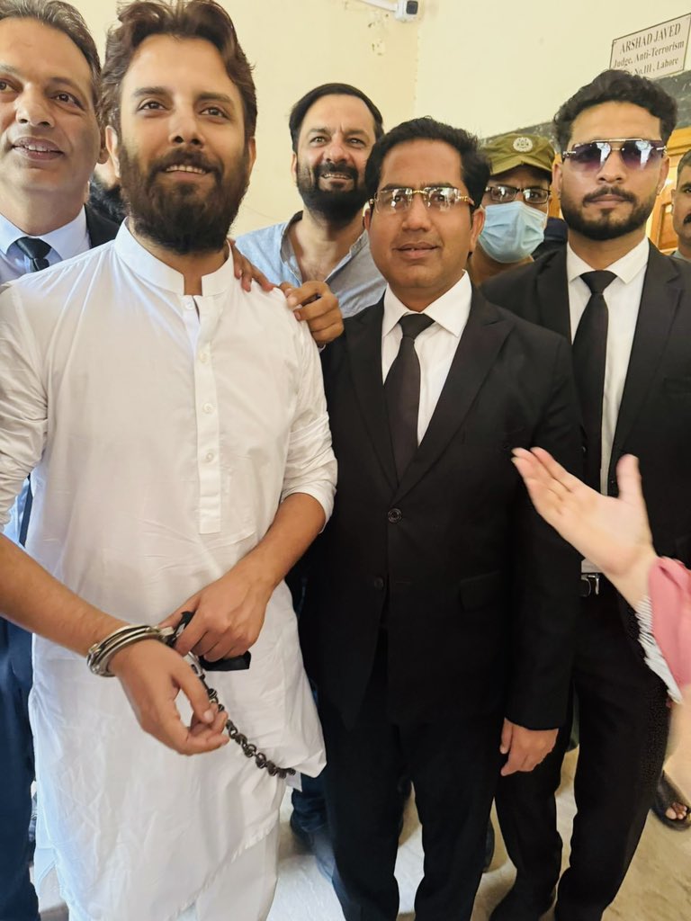 الحمدللہ!! نو مئی کے مرکزی مقدمہ سے ایک اور رہائی مبارک 🙏😇
<a href="/Mr_OmarMalik/">Omar Malik</a> 
<a href="/MianAliAshfaq/">Mian Ali Ashfaq</a>