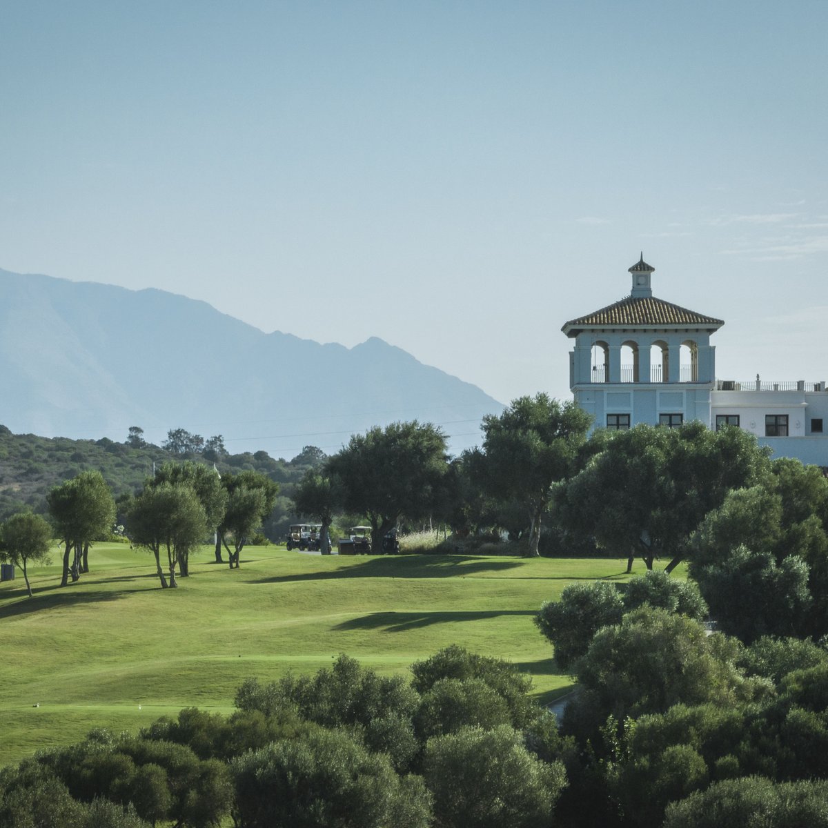 Sotogrande_'s tweet photo. Sotogrande, located on the Mediterranean coast, exemplifies Andalusia’s perfect climate. This exclusive estate is renowned for its luxury living, world-class golf, and exceptional weather. Sotogrande enjoys an inviting atmosphere ideal for outdoor pursuits. https://t.co/qvKpjN1fKw