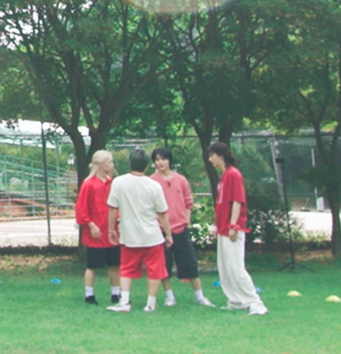 SEUNGM1NE's tweet photo. SKZ Code - Fall Field Day

Blue Team : BangChan , Lee Know, Han &amp; Seungmin 

Red Team : Changbin , Hyunjin , Felix , I.N

cant waittt https://t.co/VeP3w1TY50