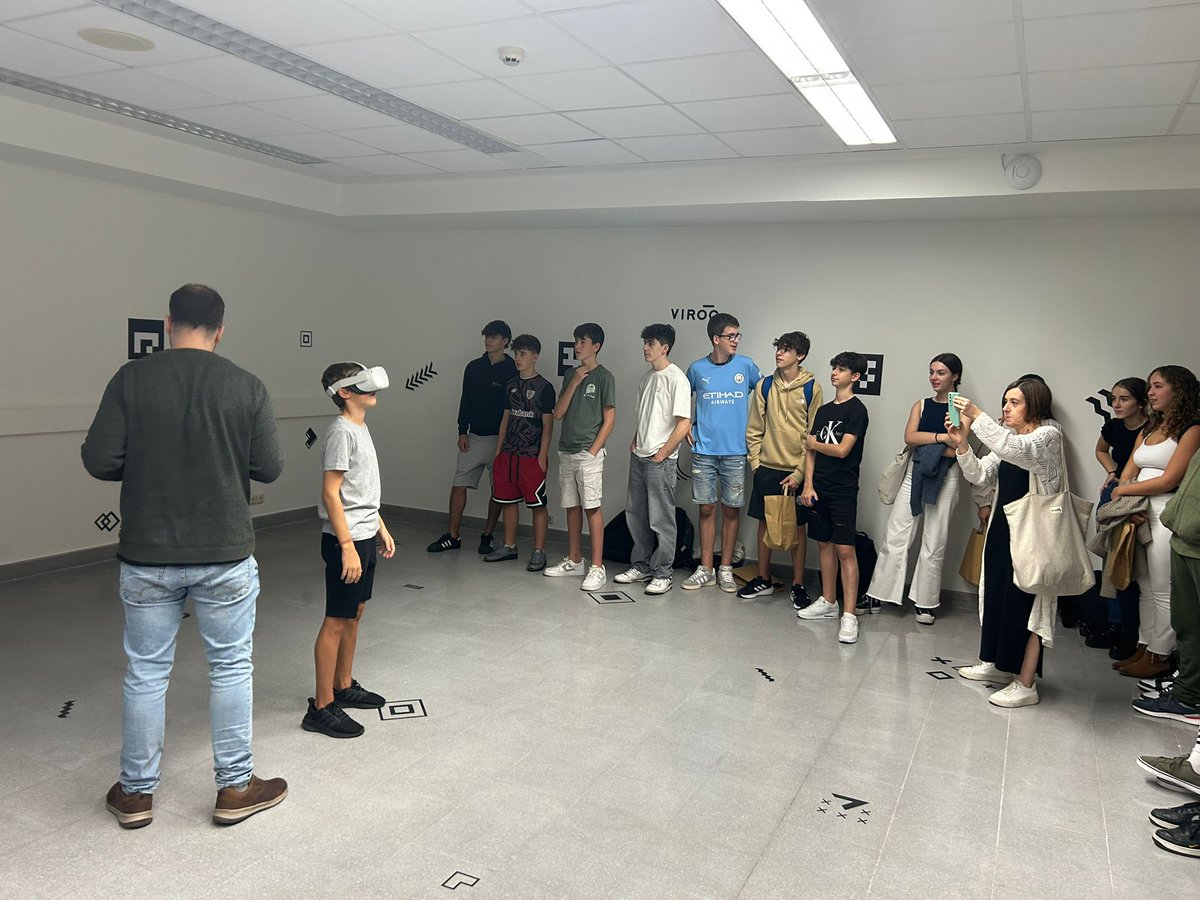 IngDeusto's tweet photo. 👏¡Qué bien lo hemos pasado en la visita a los laboratorios!

➡️Tras el encuentro de #STEAMSARE hemos podido dar una vuelta por los laboratorios de ingeniería de @deusto 
#InspiraSTEAM https://t.co/XhhgvMACwk
