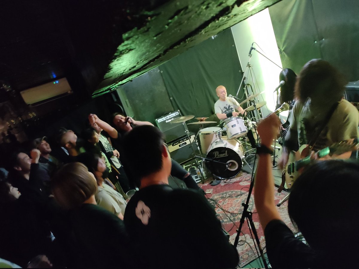 tenpla569's tweet photo. 20241020 @岡山 DOGVUILT
M.J.Q / HELL BRAIN /ヒミツノコウドウ
この場所でこの3組は特別でなく
神様に導かれた
やがて日が落ち一つの空間を大勢で賑わう
DOGVUILT オープンおめでとうございます
参加できたことに感謝
#MJQ
#山本久土
#クハラカズユキ
#HELLBRAIN
#ヒミツノコウドウ
#遠藤ミチロウ https://t.co/vdG6YSurUp