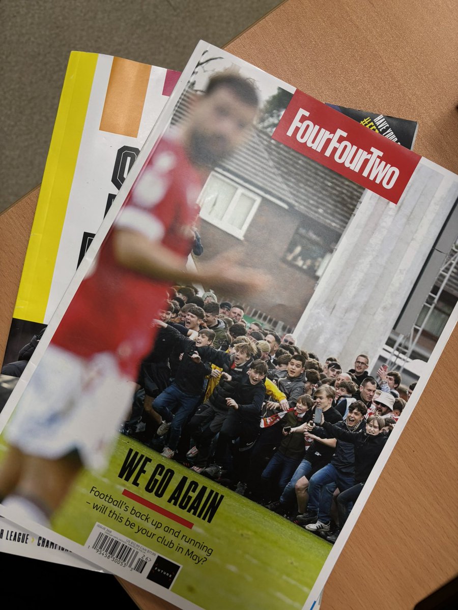 chelseadelmundo's tweet image. Perfect read in between late night Tottenham matches!

I got these magazines from my former boss, who somehow influenced me to follow football. #fourfourtwo