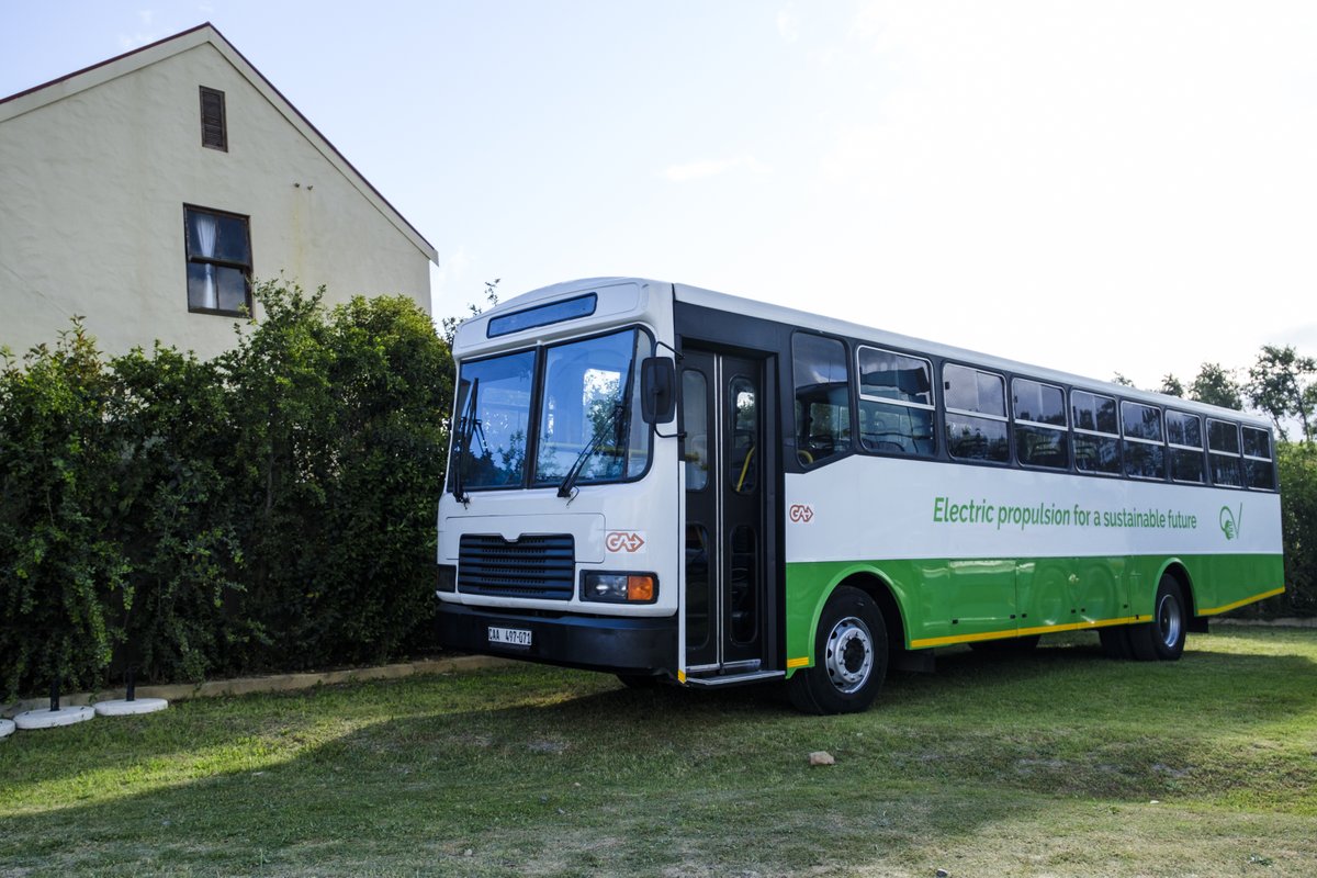 A collaboration between SU, SANEDI, and industry partners has successfully converted a 65-seater diesel bus into an electric vehicle, marking a major step towards sustainable transport in South Africa. 𝑹𝒆𝒂𝒅 𝒎𝒐𝒓𝒆: bit.ly/4hs23sP