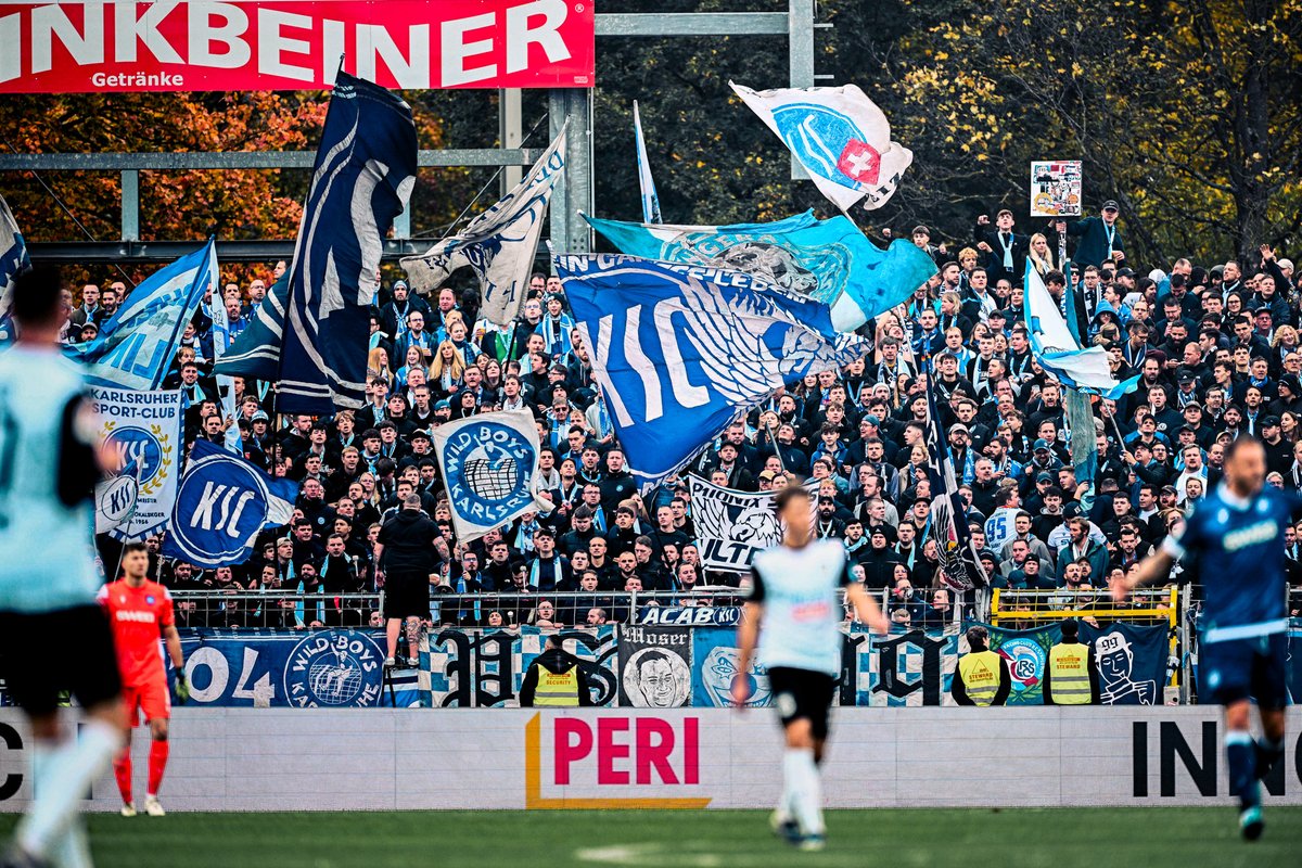 KarlsruherSC's tweet photo. Sooooo viele Emotionen! 😮💨
In der Bildergalerie könnt ihr den Auswärtssieg noch einmal Revue passieren lassen ➡️ https://t.co/ZbPzmY2leF
#KSCmeineHeimat #ULMKSC https://t.co/JNIn8wiUCk