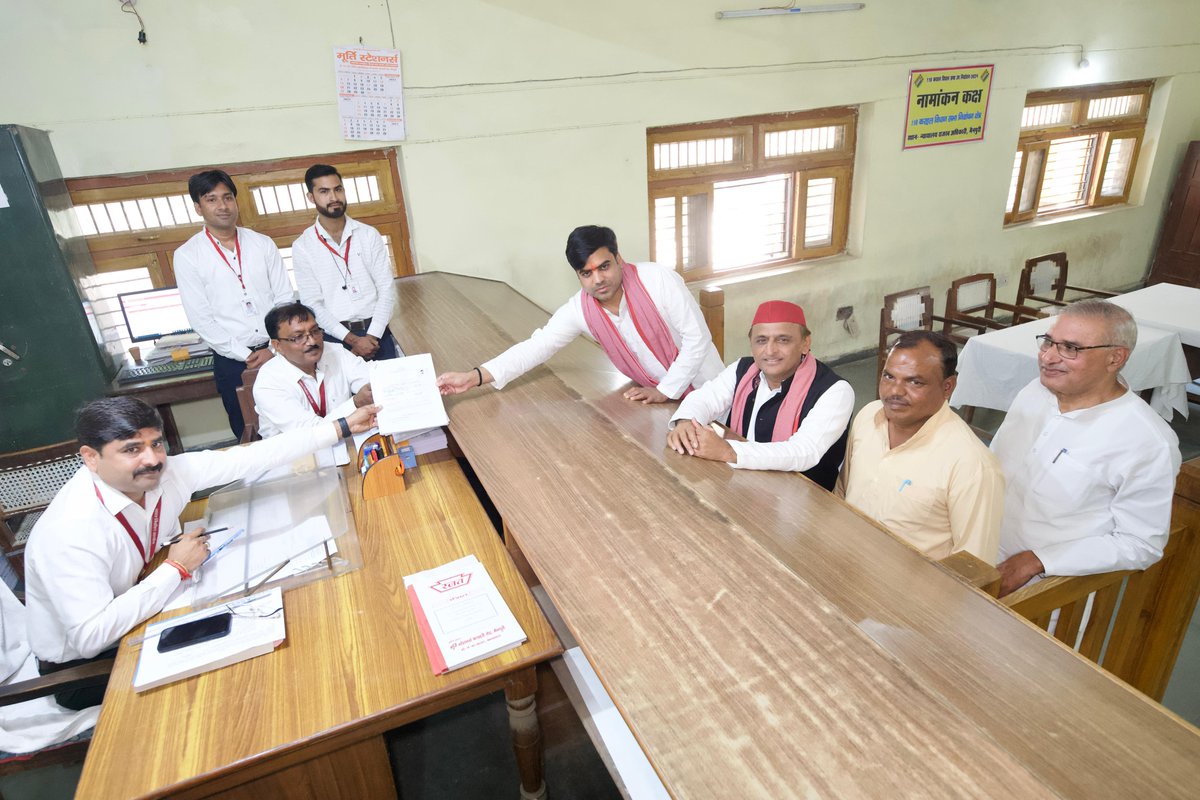 yadavakhilesh's tweet photo. ‘करहल’ ने ये पुकारा है
समाजवाद ही सहारा है
फिर विधायक हमारा है https://t.co/g6oWoIX15q