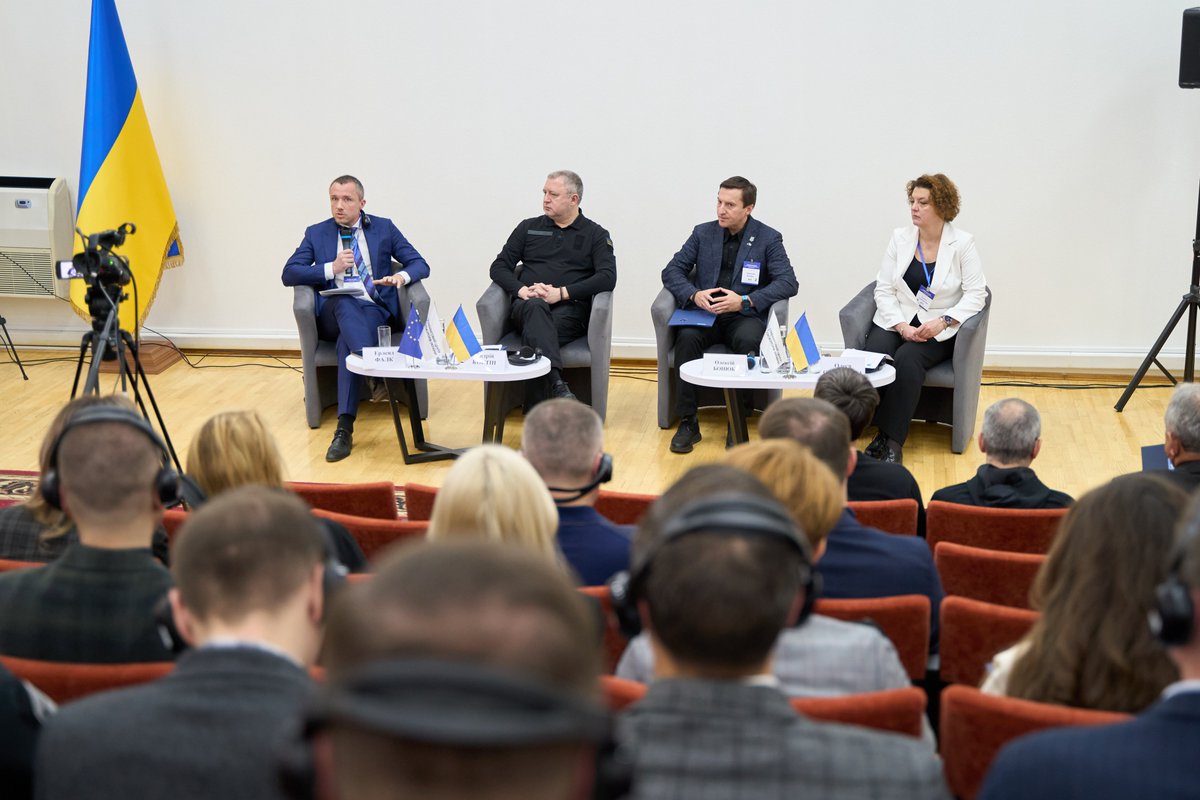 CoE_Ukraine's tweet photo. #CoE contributed to the Strategic Session of the Office of the Prosecutor General @GP_Ukraine 🇺🇦
Opening remarks were delivered by the Prosecutor General, Mr Andrii Kostin, and the Deputy Head of #CoEinUkraine, Mr Erlend Falch @erlendaf.
All the details: https://t.co/zNtEWB9Bsy https://t.co/qQRtnVsKyK