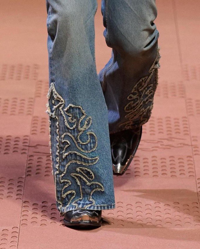 devilinmugler's tweet photo. https://t.co/qlwB6FcHBt