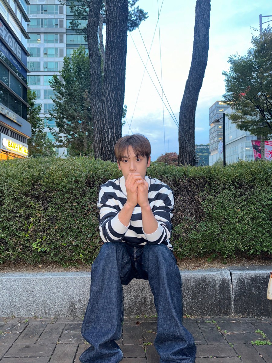 TIOT_NOW's tweet photo. [#준현]
지금 가을🍂입니까 겨울❄️입니까??

#금준현 #KUMJUNHYEON
#TIOT #티아이오티 https://t.co/ttM8Vtw37X